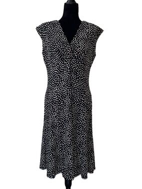 Chaps Women’s Fit & Flare Sleeveless Polka-Dot Stretch Fabric V-Neckline Dress L